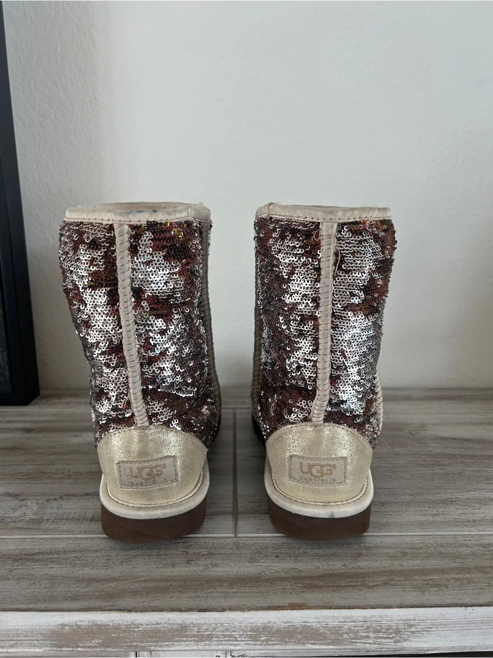 ⭐️UGG Women's Sequin Boot⭐️ amazing condition - size 7